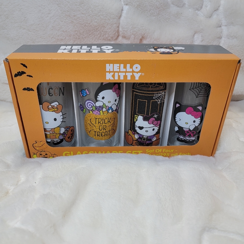 Hello Kitty Halloween glassware set